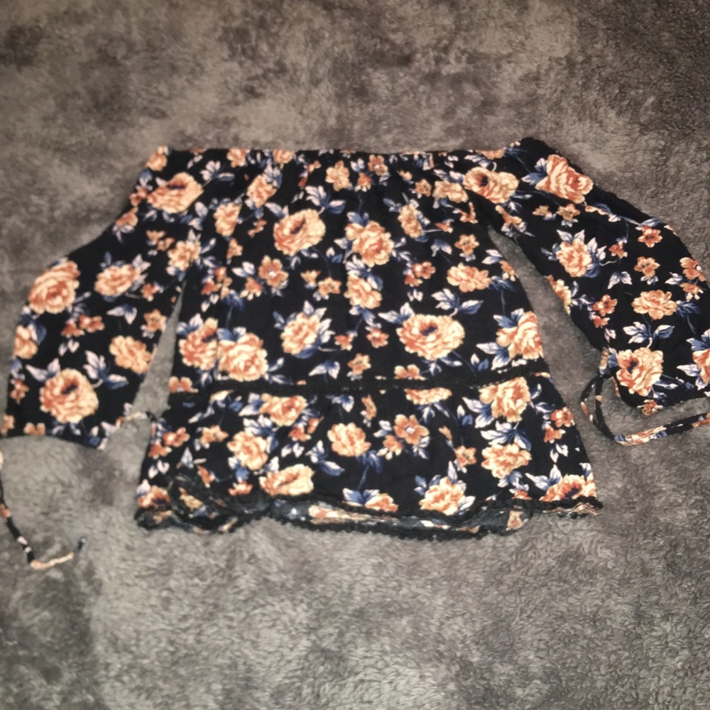 American Eagle off the shoulder shirt (floral)